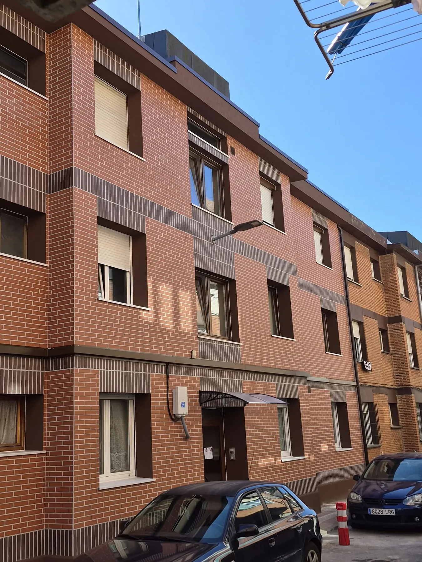 Rehabilitación de fachada mediante SATE acabado en plaqueta en Txorierri 29, Leioa